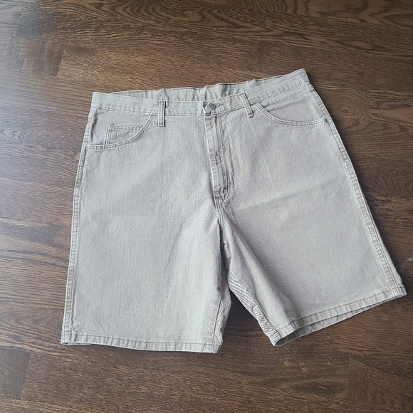 Wrangler Men's Tan Casual Shorts Sz.38(9in.inseam) - Picture 1 of 7
